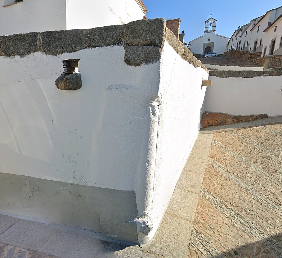 La curiosidad de los guardacantones en nuestros pueblos