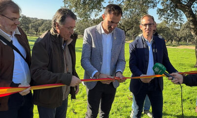 La inauguración de la Feria del Jamón de Bellota 100% Ibérico ha sido en plena dehesa de encinas